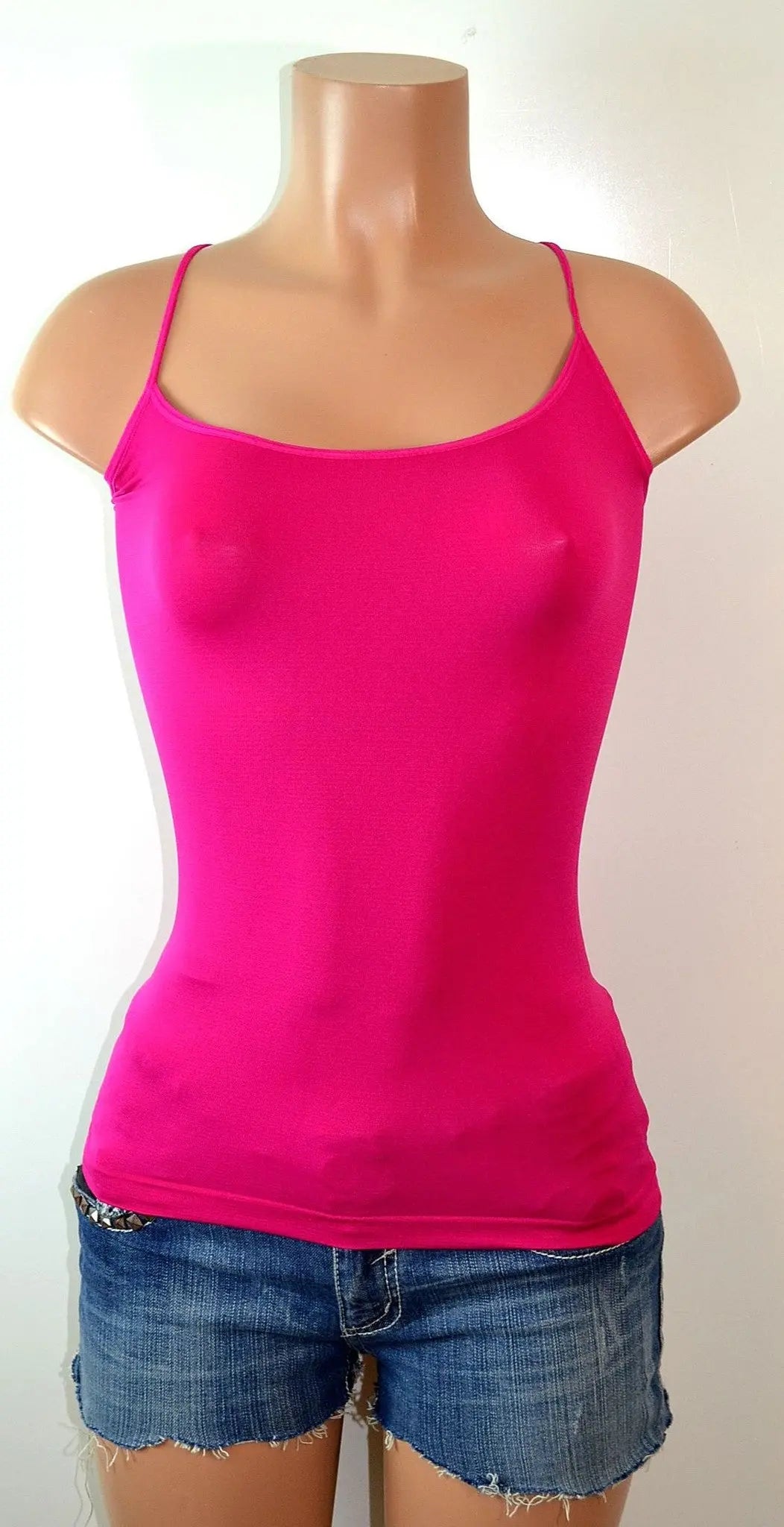 BASIC SEAMLESS CAMISOLE TOP /BY SOHO GIRLS - FS GIFTS