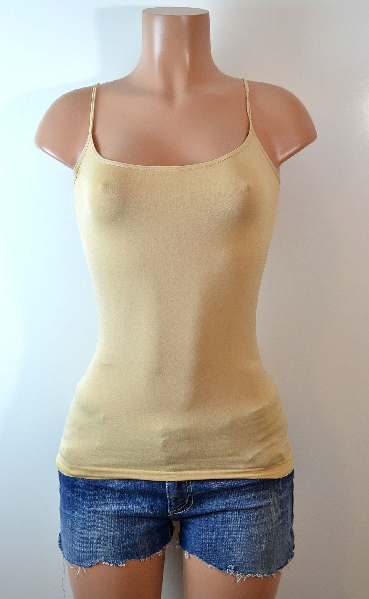 BASIC SEAMLESS CAMISOLE TOP /BY SOHO GIRLS - FS GIFTS