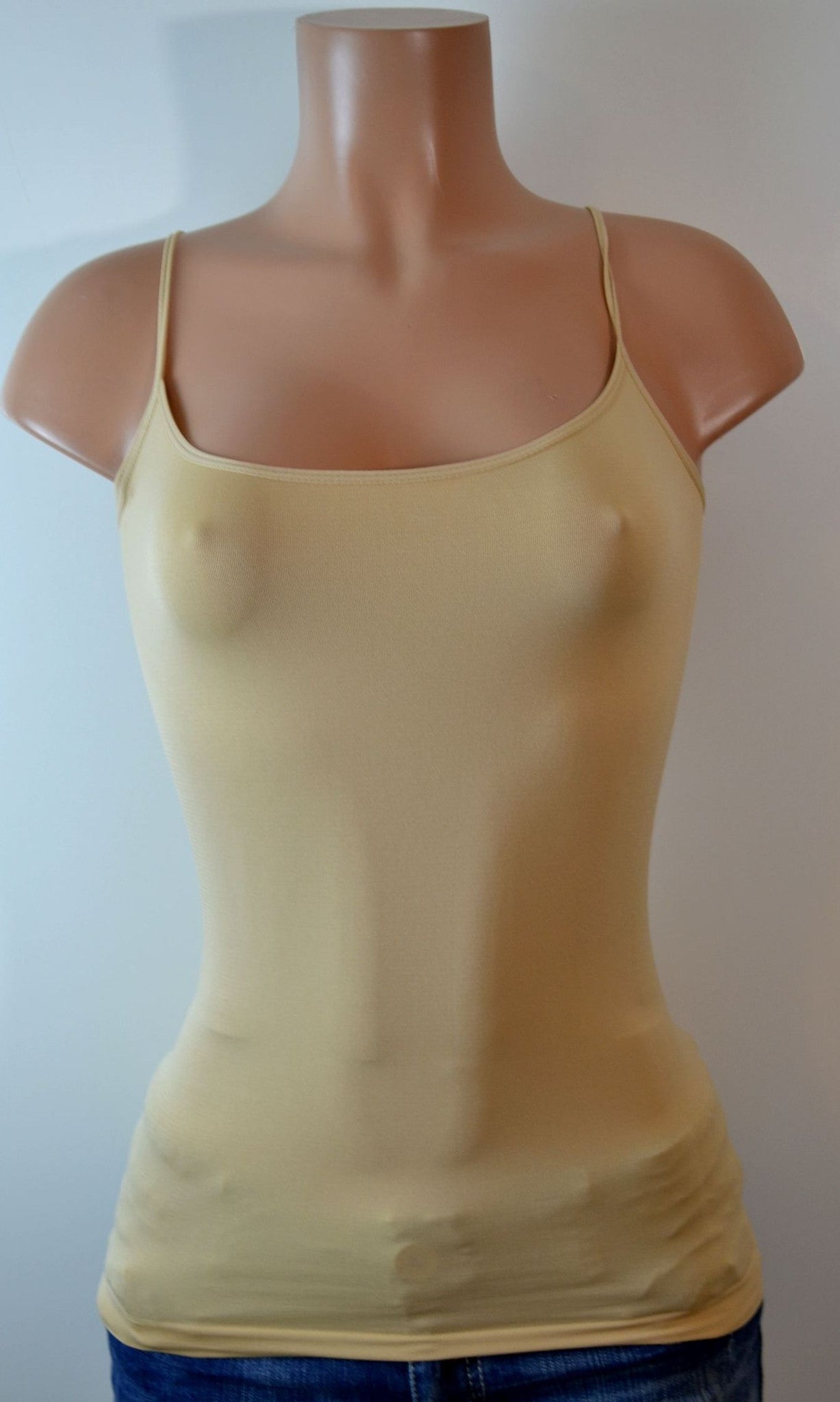 BASIC SEAMLESS CAMISOLE TOP /BY SOHO GIRLS - FS GIFTS